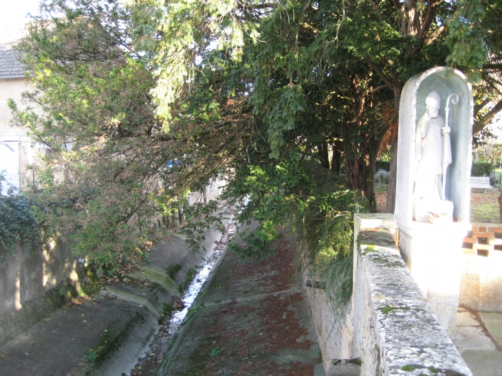 La rivière le Suin, à TOURNON-ST-MARTIN; - Tournon-Saint-Martin