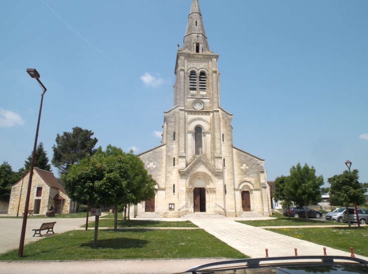 EGLISE - Tournon-Saint-Martin