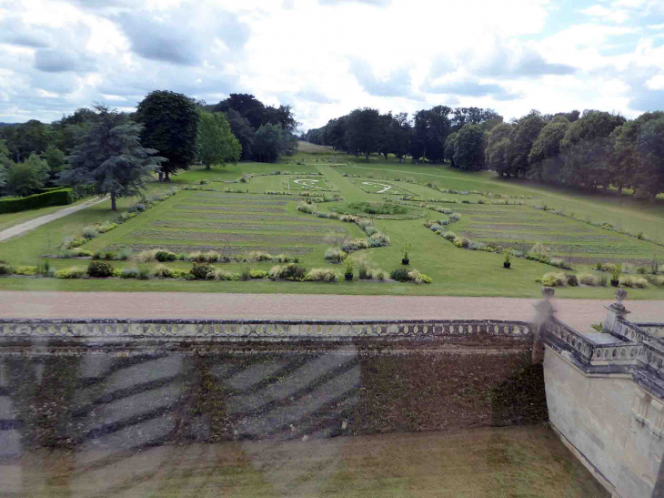 Le château de Talleyrand : vue sur les jardins - Valençay