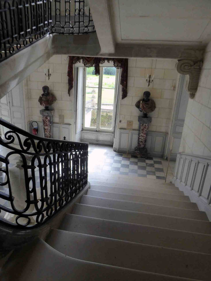 Le château de Talleyrand : escalier aux marches adaptées à son infirmité (pied bot) - Valençay