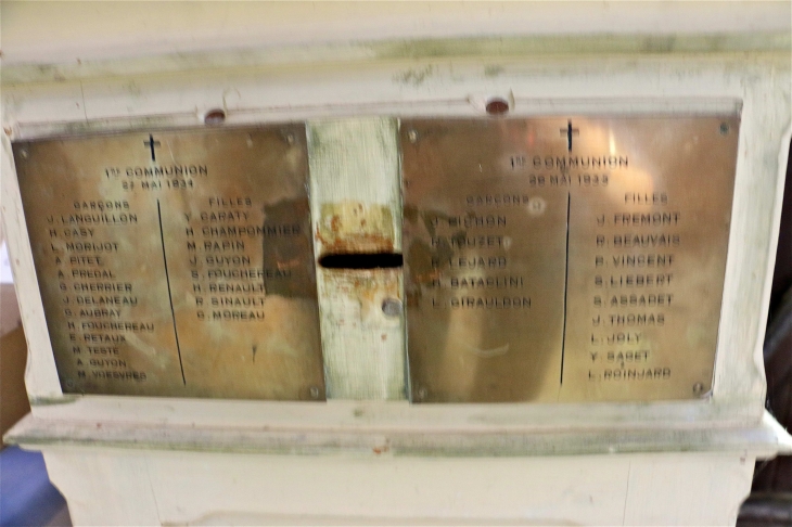 Dans l'église, listes des communions dans les années 1830. - Vendœuvres