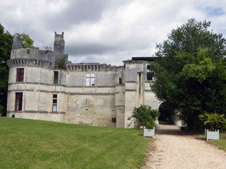 Vers le château - Veuil