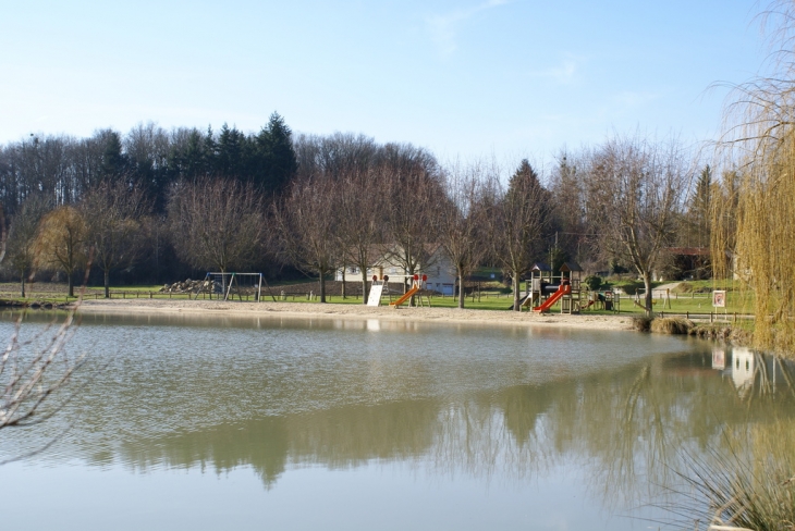 LA PLAGE ET SES JEUX A LA PLANCHE BARON - Villentrois