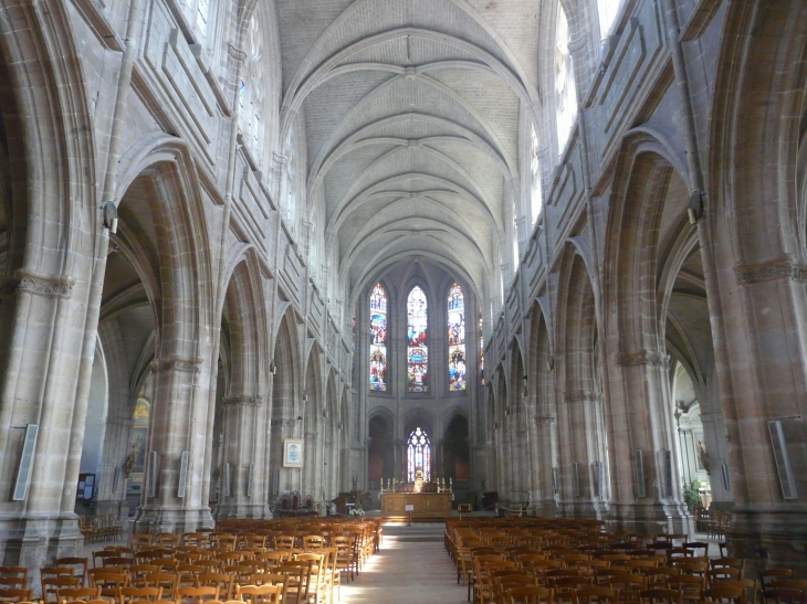 Cathédrale St-Louis, la nef. - Blois