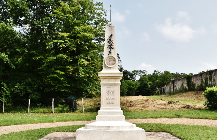 Monument-aux-Morts - Chailles