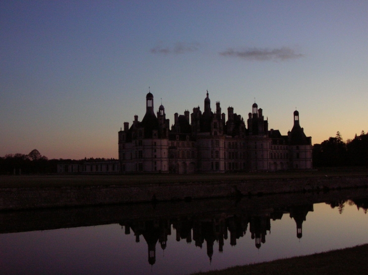 CHATEAU AU CREPUSCULE. - Chambord