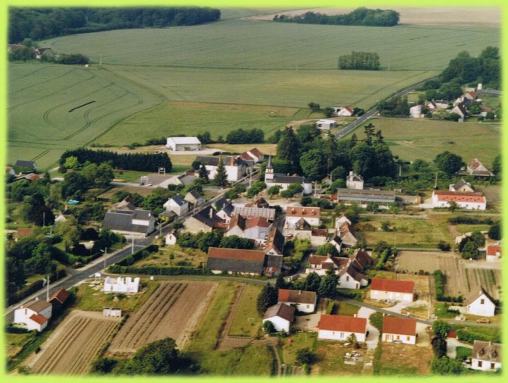 Le bourg de choussy en vue aerienne