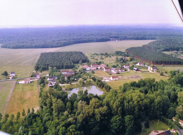 Le vieux bourg de choussy en vue aerienne