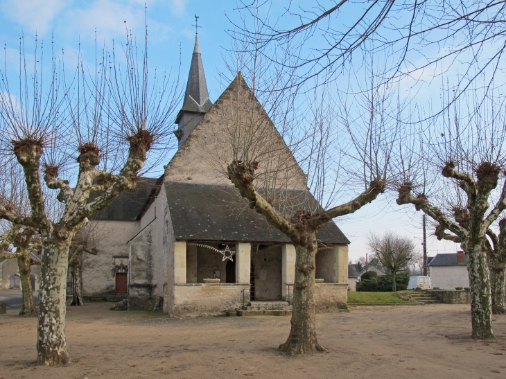 Eglise Saint-Christophe.   La nef présente des restes qui pourraient dater du XIème siècle.       St. Christopher Church.   The nave has remains that may date from the eleventh century. - Couddes