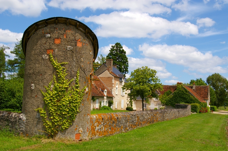 Montcrochet. - Fougères-sur-Bièvre