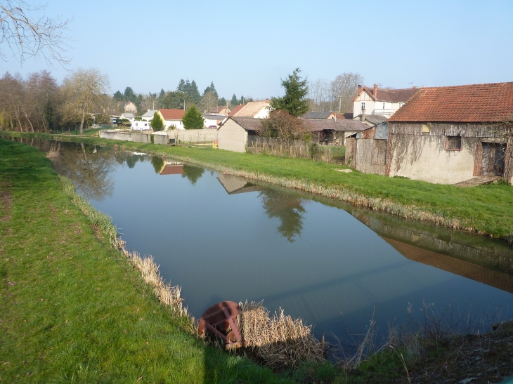 Canal du Berry - Gièvres