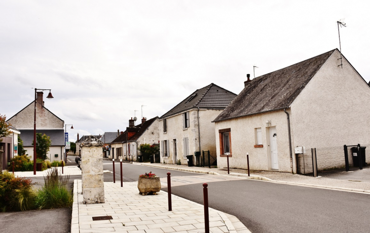 La Commune - La Chapelle-Vendômoise