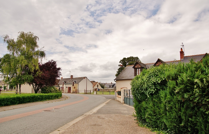 La Commune - La Chapelle-Vendômoise