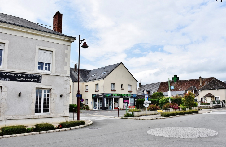 La Commune - La Chapelle-Vendômoise