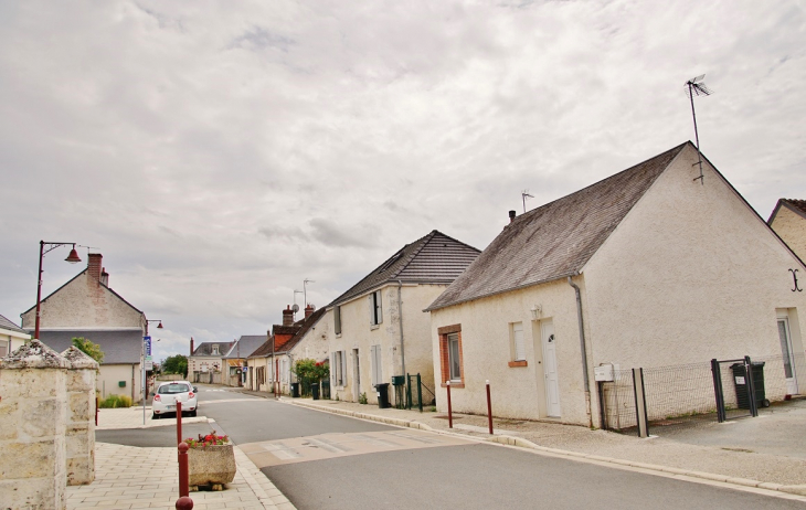 La Commune - La Chapelle-Vendômoise