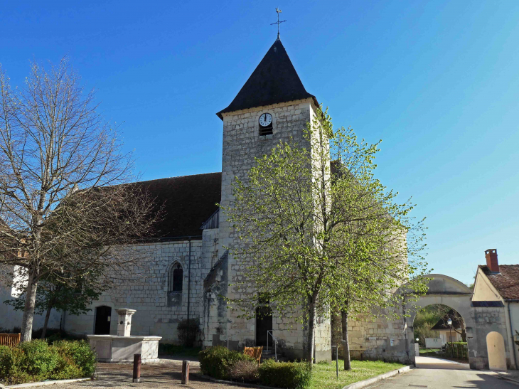 L'église et l'entrée du château - Mareuil-sur-Cher