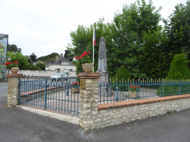 Le monument aux morts - Molineuf