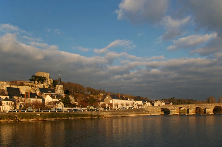 Vue de Montrichard depuis la rive gauche du Cher.