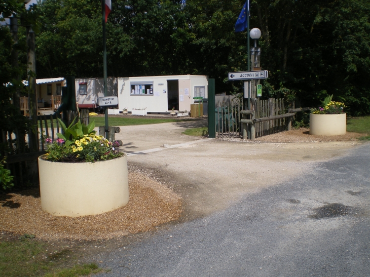 Camping de morée:accueil des personnes a mobilité réduite.sanitaires équipés.