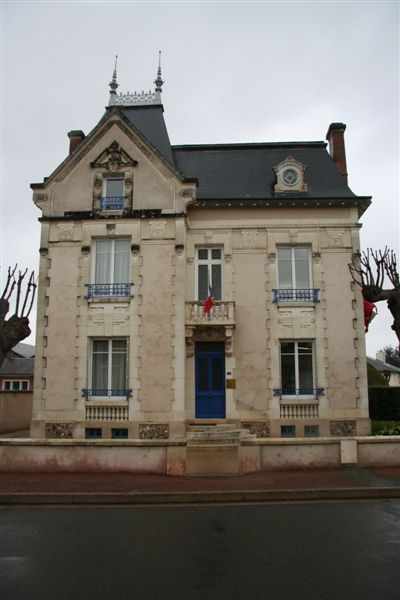 Mairie de Pezou suite