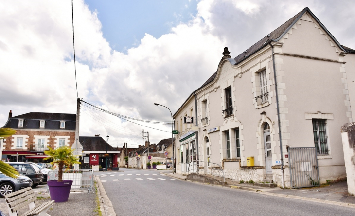 La Commune - Saint-Amand-Longpré