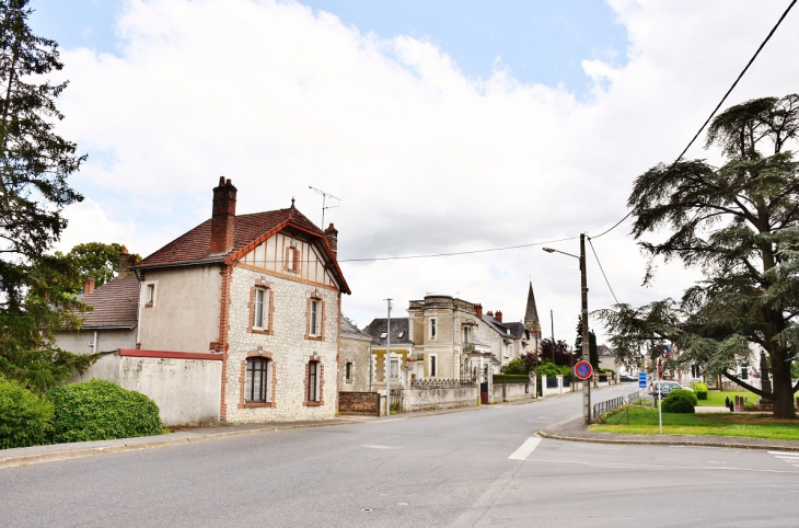 La Commune - Saint-Amand-Longpré