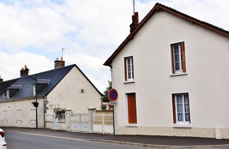 La Commune - Saint-Amand-Longpré