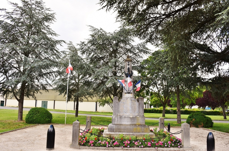 Monument-aux-Morts - Saint-Amand-Longpré