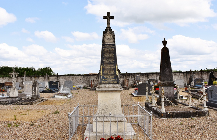 Monument-aux-Morts - Saint-Cyr-du-Gault