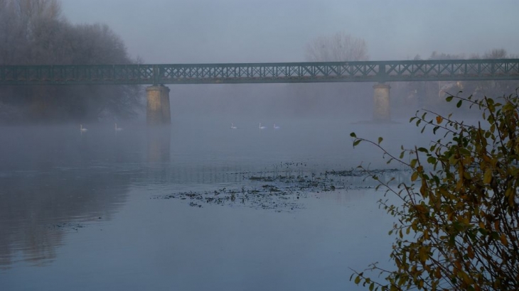 Pont entre Thésée et Pouillé.