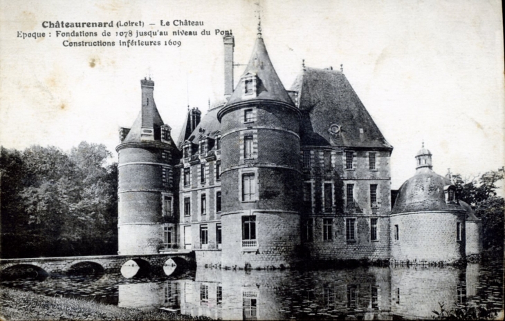 Le Château - Epoque : fondations de 1078 jusqu'au niveau du pont - Constructions inférieures 1609 (carte postale ancienne vers 1937). - Château-Renard