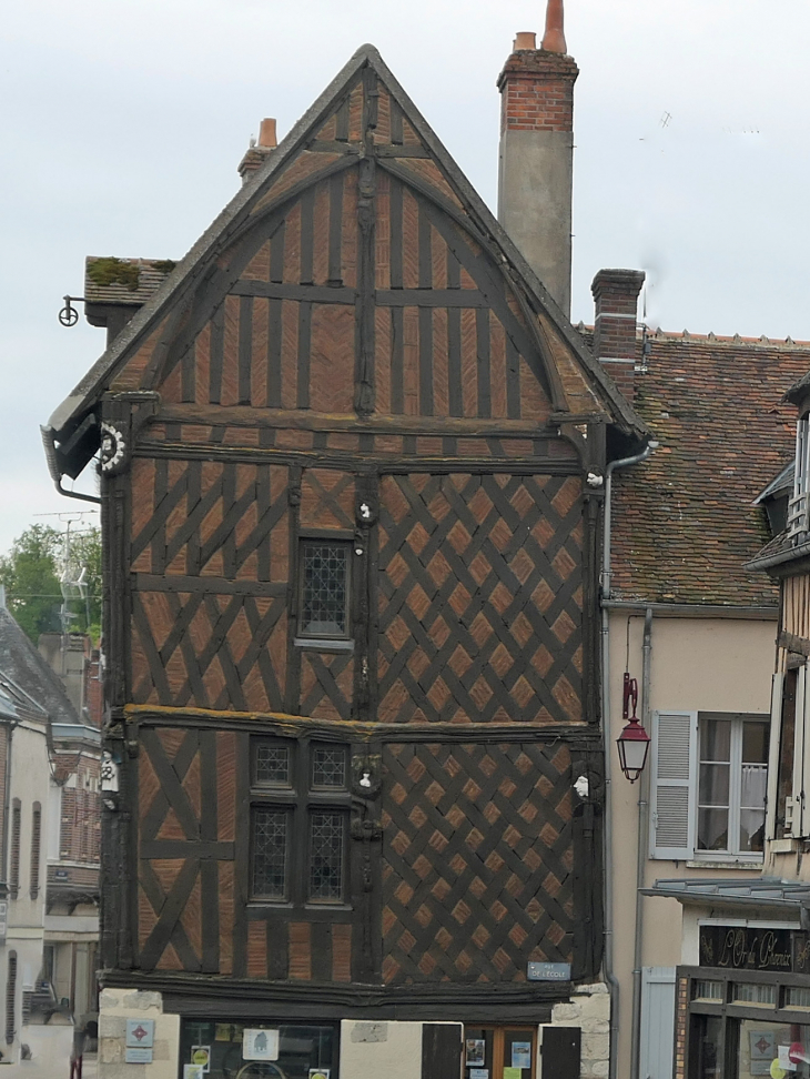 La maison dite Jeanne d'Arc - Château-Renard