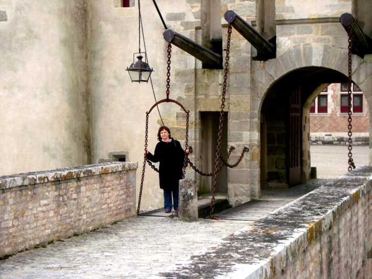 Pont levis du château de Chamerolles - Chilleurs-aux-Bois