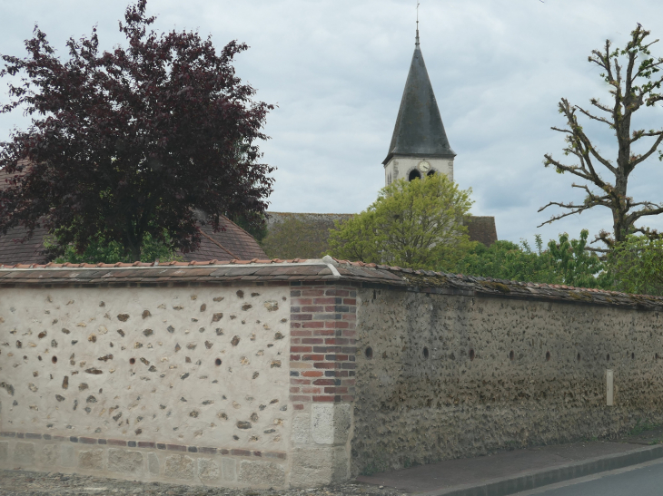 Vue sur le clocher - Chuelles