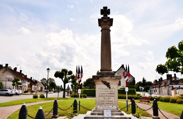 Monument-aux-Morts - La Bussière