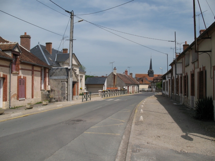 Entrée du bourg - La Cour-Marigny