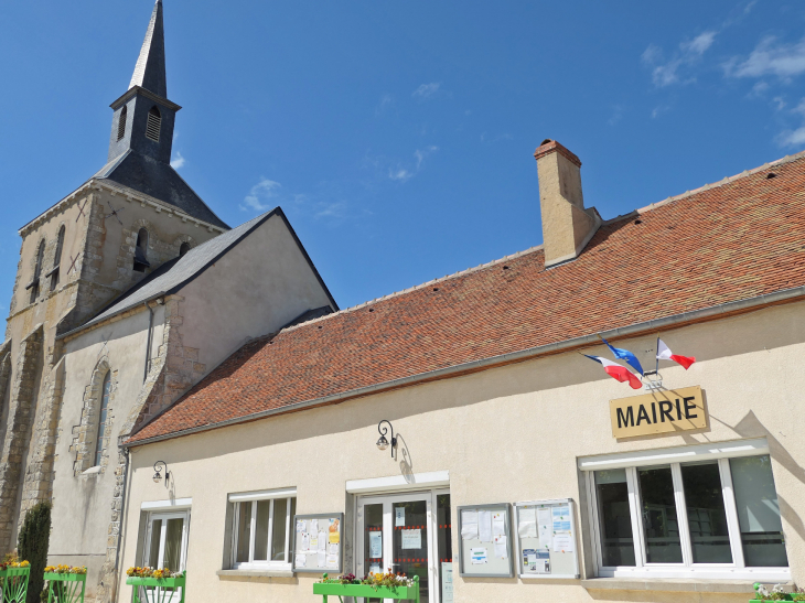 La mairie et l'église - Mézières-en-Gâtinais