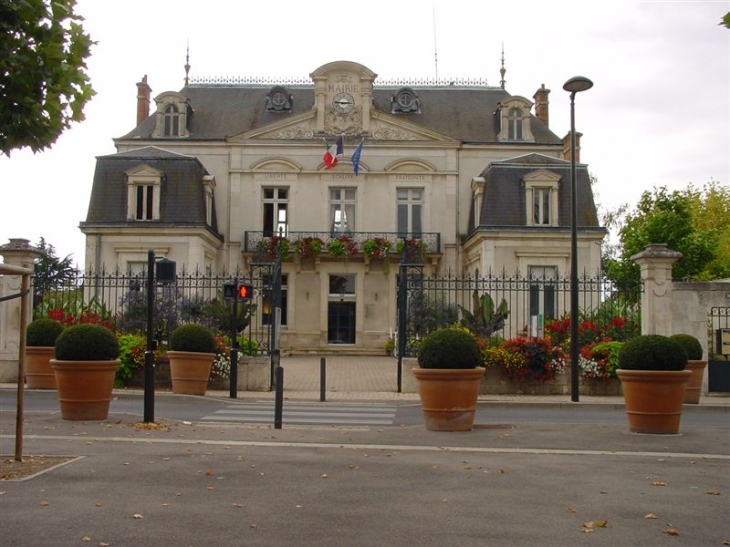 La mairie d'Olivet