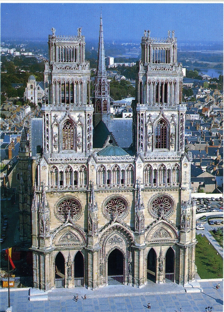 Vue générale aérienne : La Cathédrale (carte postale de 1990) - Orléans