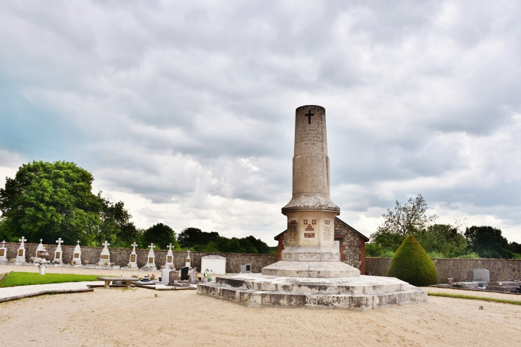 Monument-aux-Morts - Ouzouer-sur-Trézée