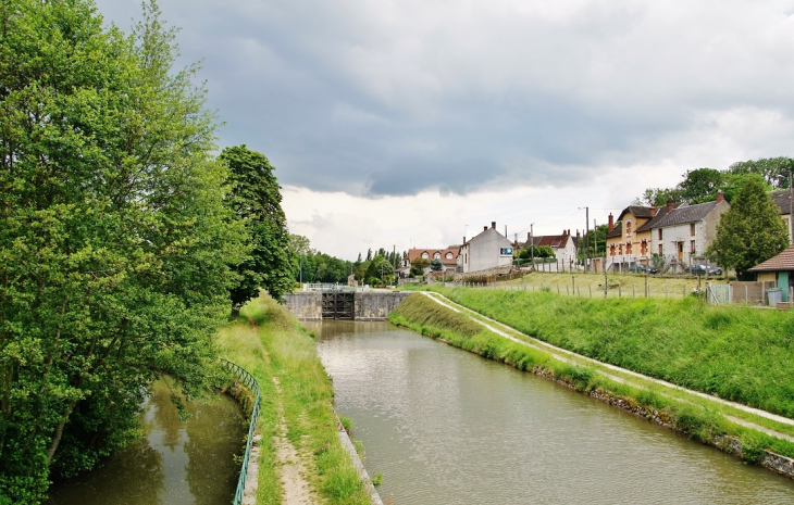 Canal - Ouzouer-sur-Trézée