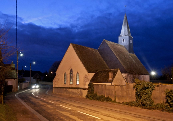 L'église en soirée - Paucourt