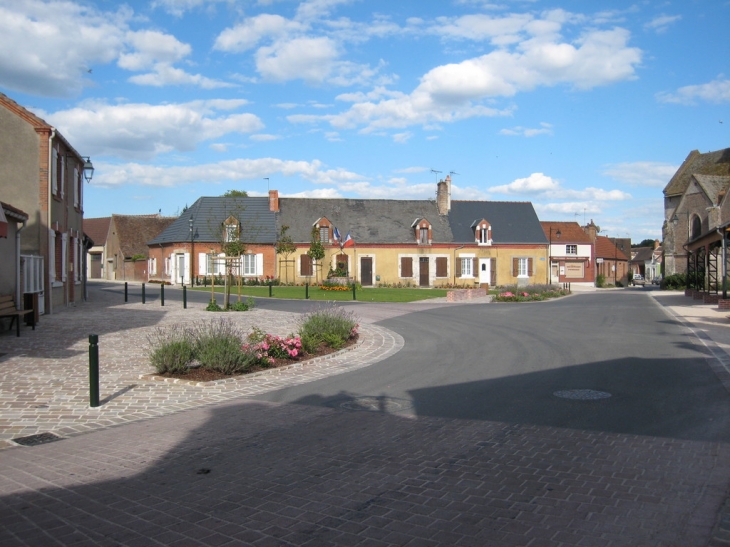 La place de l'église - Sennely