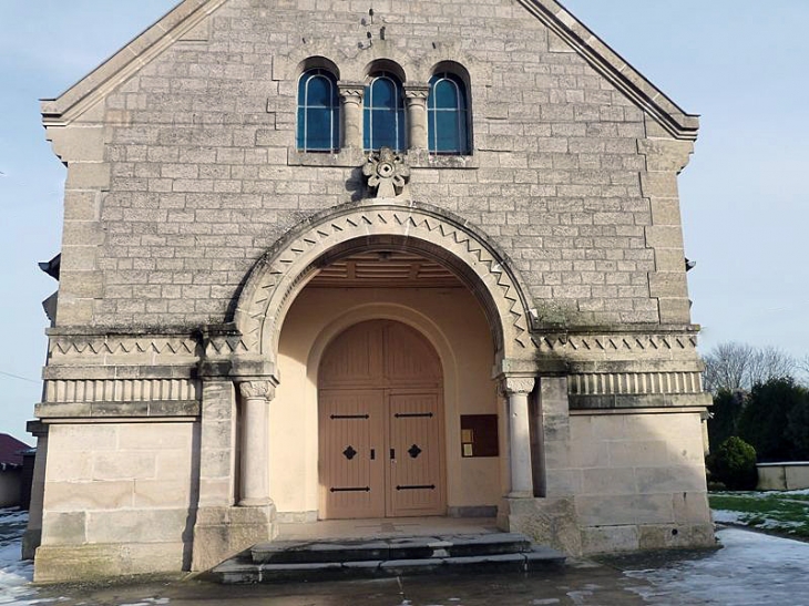 L'entrée de l'église - Aire