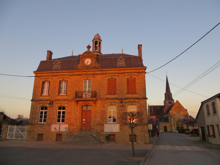 Mairie & Eglise d'Amagne