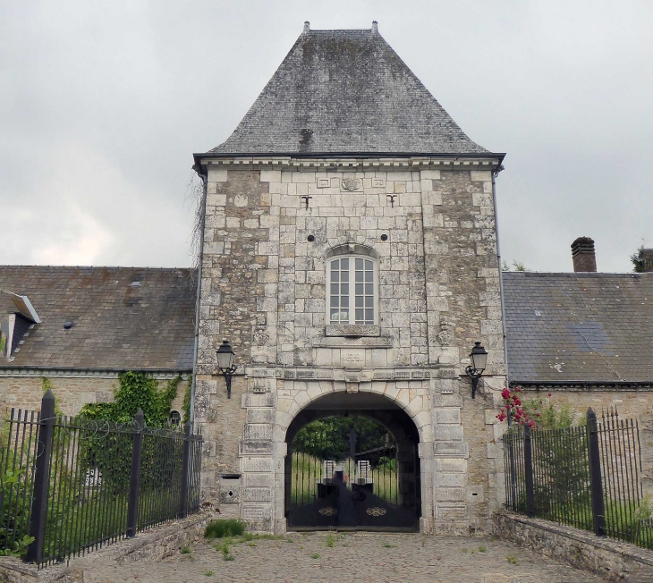 L'entrée du château de Fontenelle - Antheny