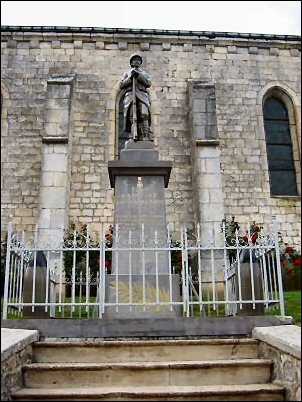 Monument aux morts - Aouste