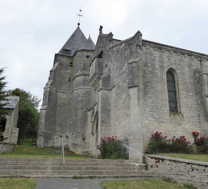 L'entrée de l'église - Aouste