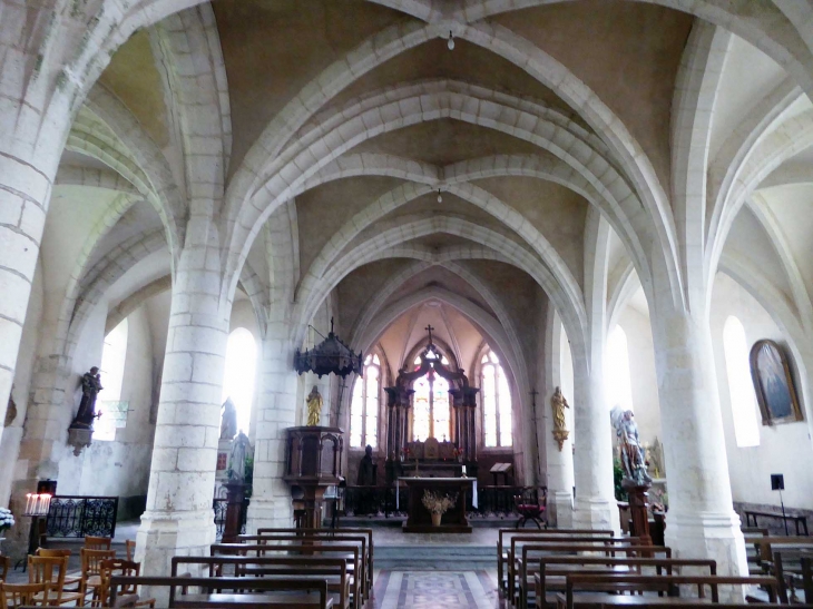 Dans l'église - Aouste