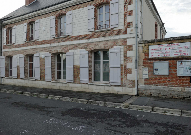 Rue de la Berre : l'école primaire du Pré vers l'Aisne - Asfeld